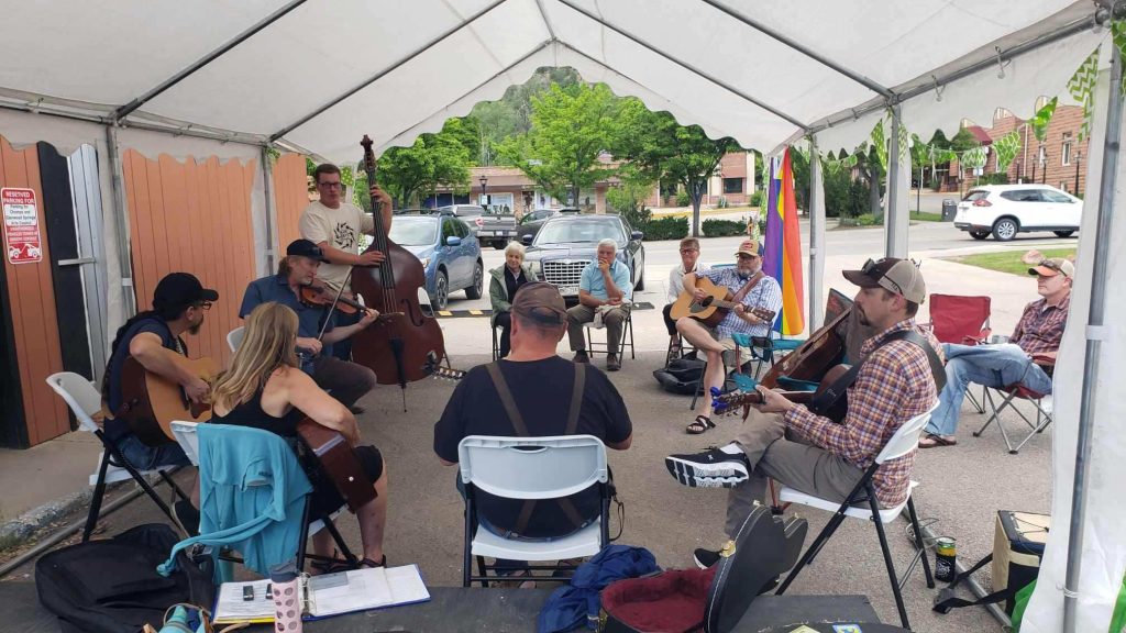Valley Bluegrass Jam plants roots, grows sound in Glenwood Springs - Vimarsana News